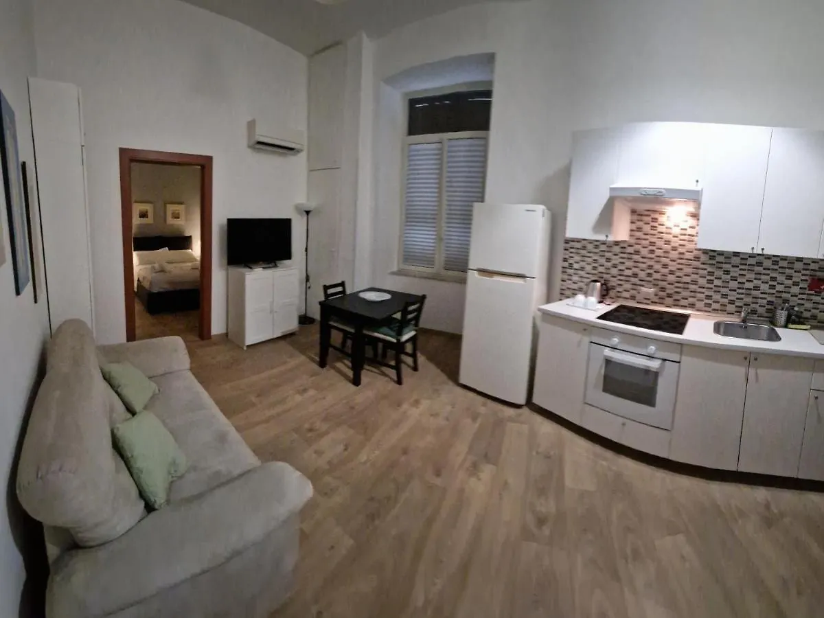 Studio Flat 381 Naples 0*,