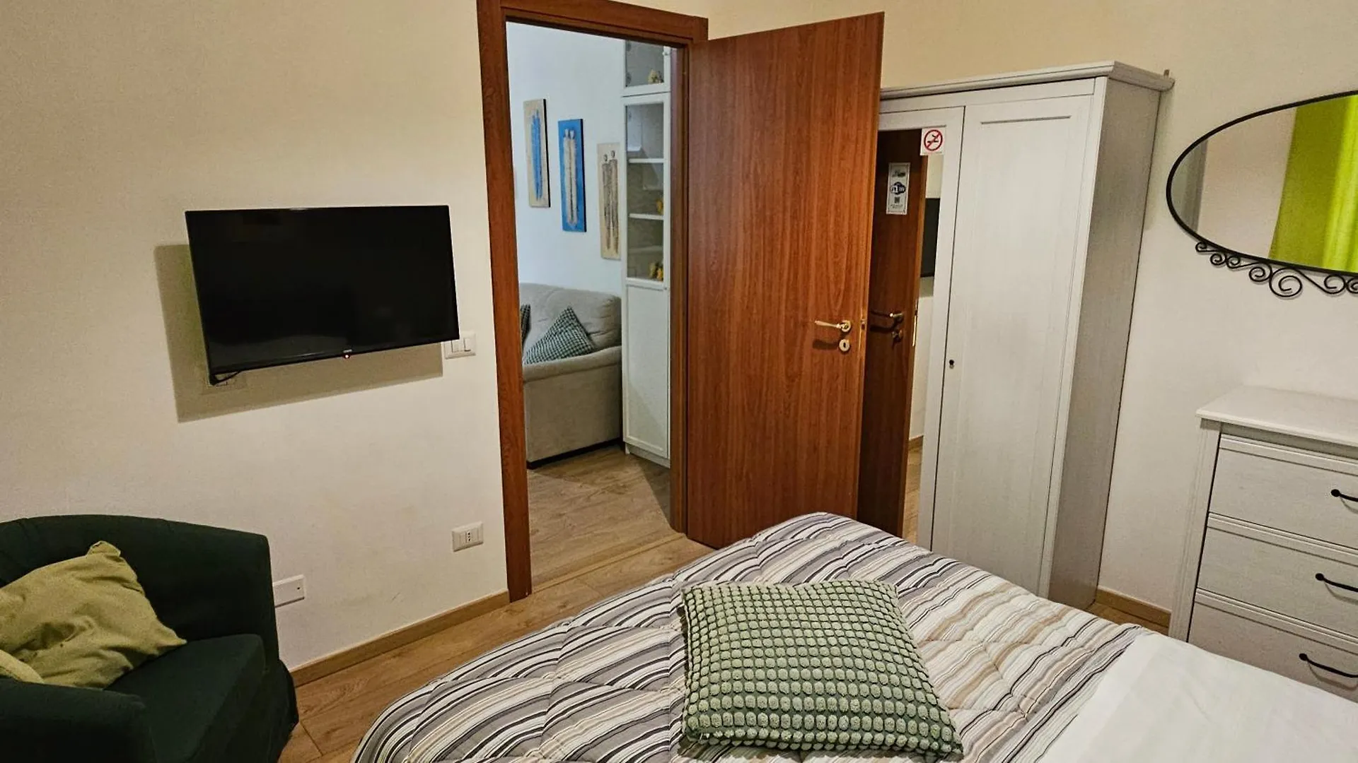 Studio Flat 381 Naples Italy